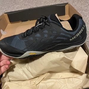 VIBRAM/MERRELL - Trail Glove 4 - Size 8 women’s